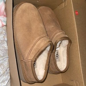 Ugg Slippers 🤎